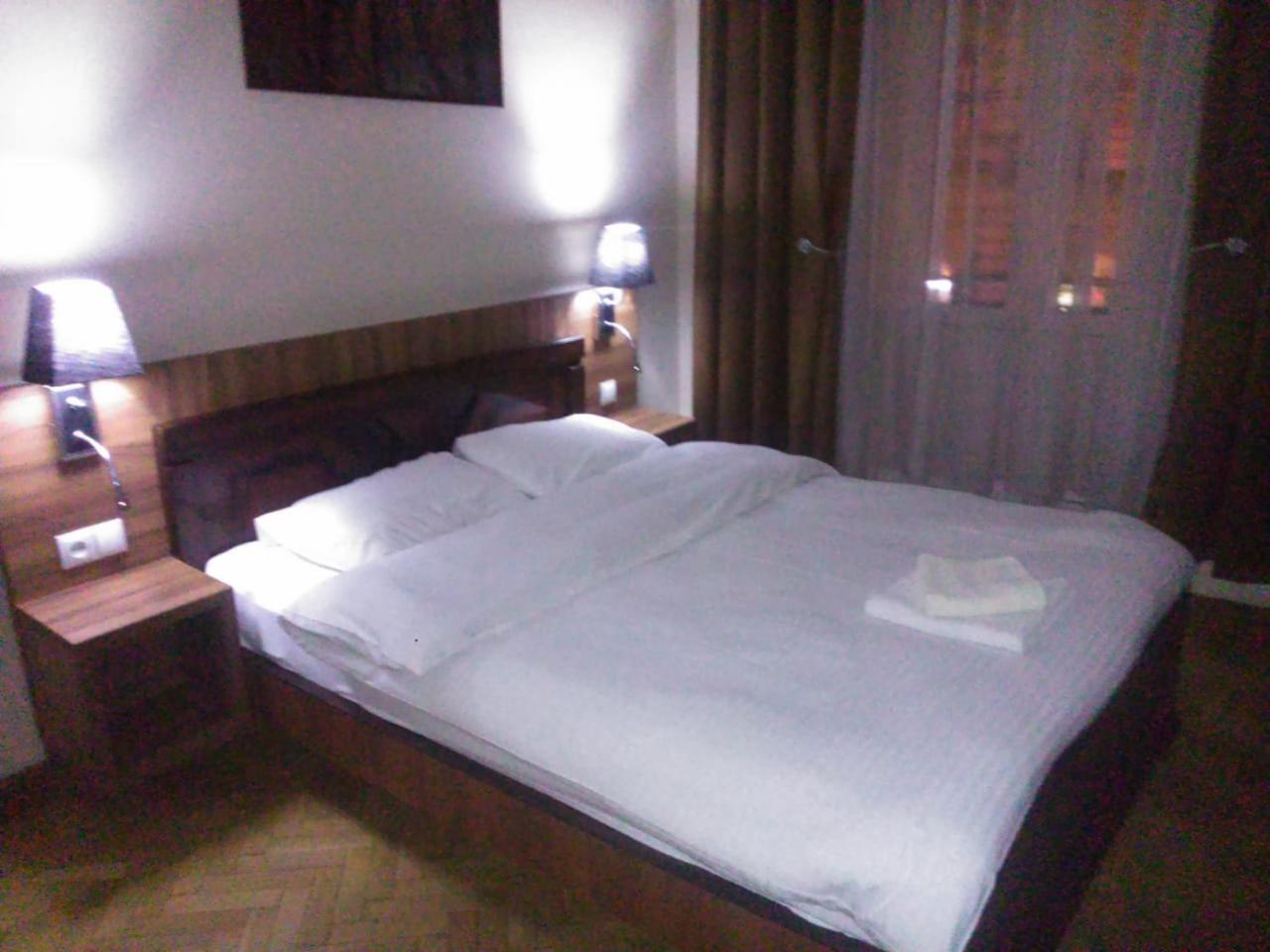 Hotel Nice Tbilisi ภายนอก รูปภาพ